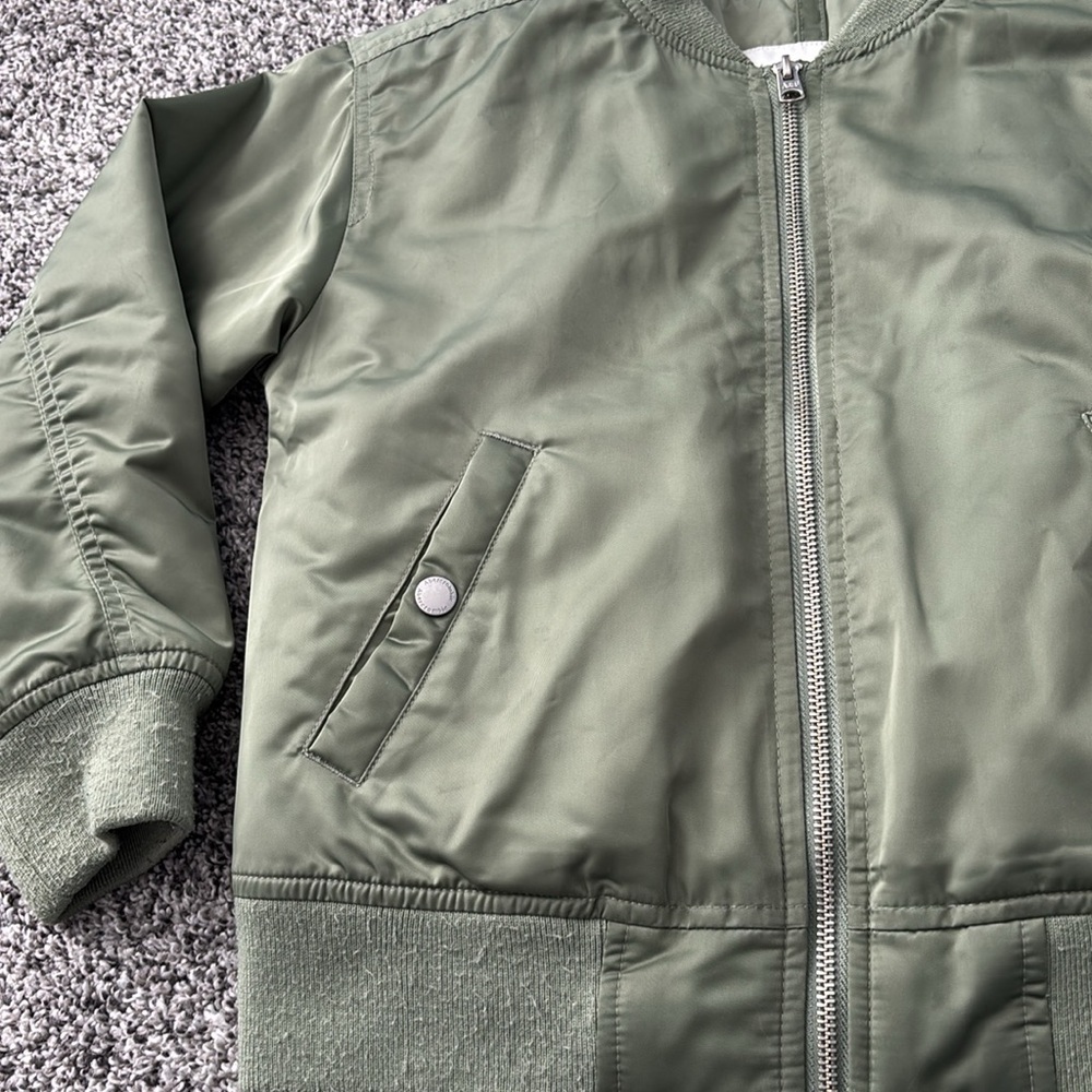 GUC Abercrombie Kids Green Bomber Jacket Size 7/8 - Picture 2 of 11